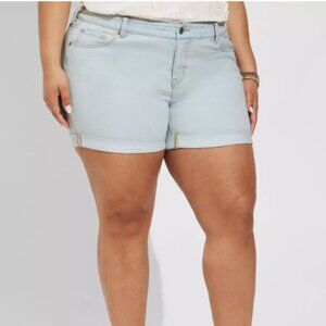 Torrid 5 inch classic denim mid-rise shorts size 16 NWT